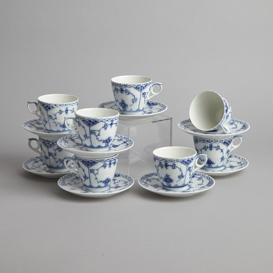 Royal Copenhagen - SÅLD "Musselmalet" Kaffekoppar med Fat 8 st