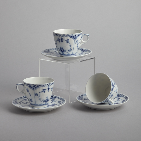 Royal Copenhagen - SÅLD "Musselmalet" Kaffekoppar med Fat 3 st